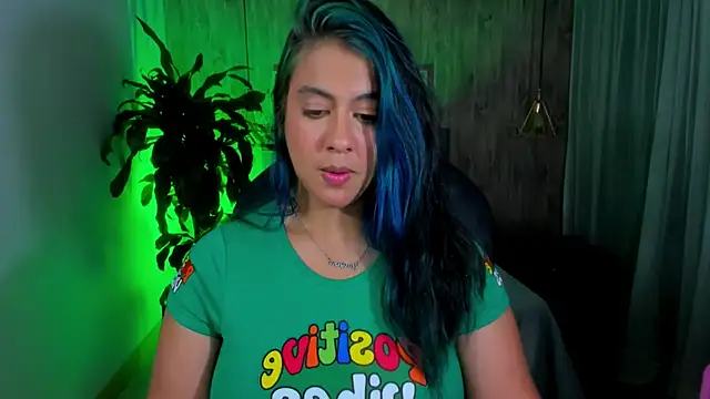 Snapshot of Xisu_ chatting on January 20, 2025, 3:15 am Xisu online show from January 20, 2025, 3:15 am