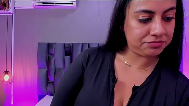 Snapshot of Xisu_ chatting on February 6, 2025, 3:37 am Xisu online show from February 6, 2025, 3:37 am