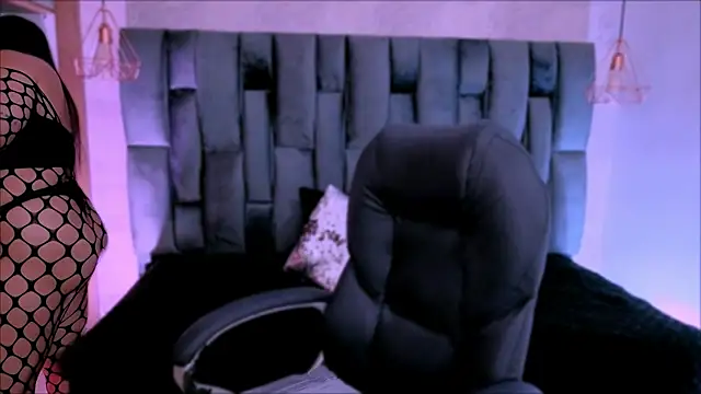 Xisu  online show from April 11, 2026, 11:47 am