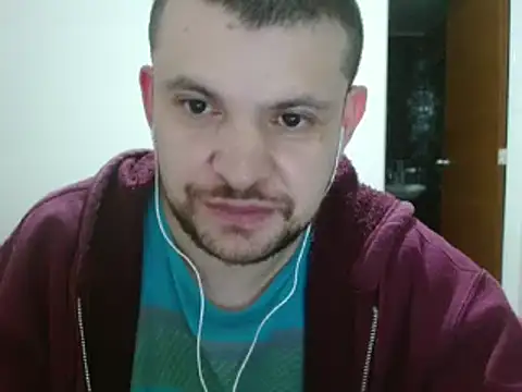 Snapshot of camiloking1720 chatting on December 3, 2024, 2:58 am camiloking1720 online show from December 3, 2024, 2:58 am