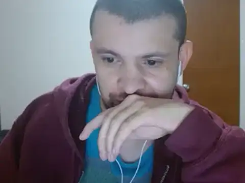 Snapshot of camiloking1720 chatting on December 3, 2024, 6:15 am camiloking1720 online show from December 3, 2024, 6:15 am