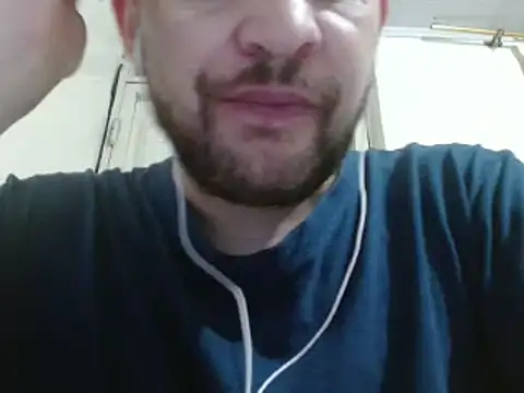 Snapshot of camiloking1720 chatting on December 13, 2024, 2:43 am camiloking1720 online show from December 13, 2024, 2:43 am