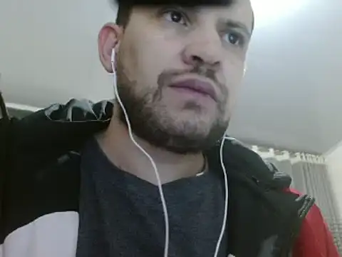 Snapshot of camiloking1720 chatting on January 28, 2025, 4:39 am camiloking1720 online show from January 28, 2025, 4:39 am