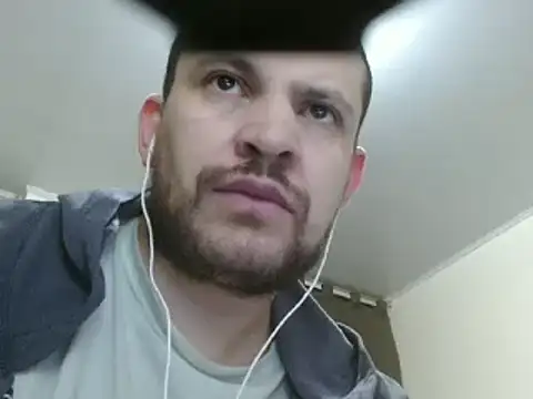 Snapshot of camiloking1720 chatting on February 6, 2025, 8:29 am camiloking1720 online show from February 6, 2025, 8:29 am