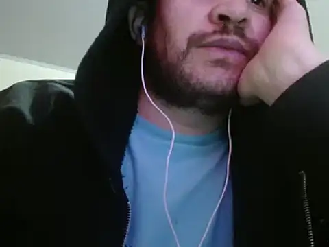 Snapshot of camiloking1720 chatting on February 9, 2025, 4:40 pm camiloking1720 online show from February 9, 2025, 4:40 pm