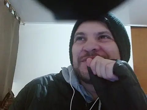 Snapshot of camiloking1720 chatting on November 24, 2025, 7:19 am camiloking1720 online show from November 24, 2025, 7:19 am