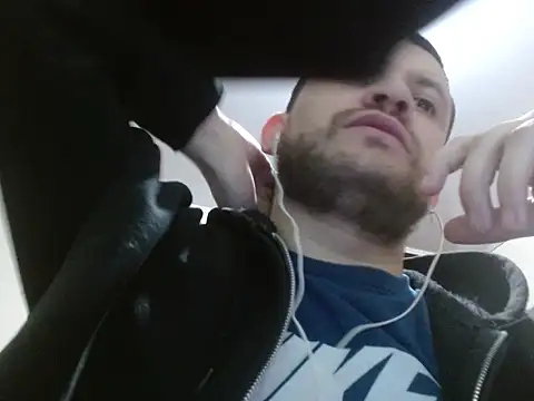 Snapshot of camiloking1720 chatting on December 14, 2025, 6:41 am camiloking1720 online show from December 14, 2025, 6:41 am