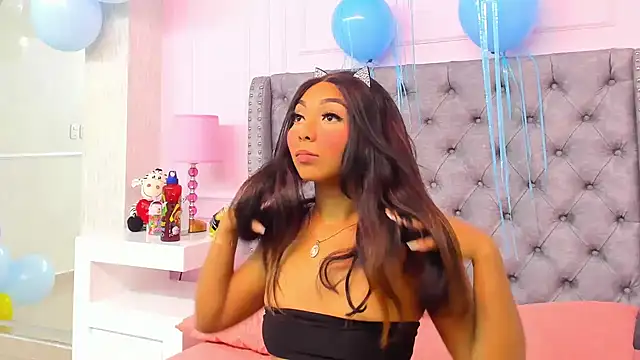 HaileeRoberts online show from September 30, 2025, 12:43 pm