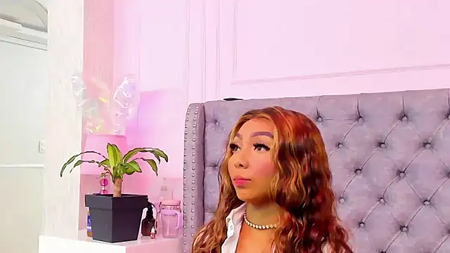 HaileeRoberts online show from March 20, 2026, 12:32 pm