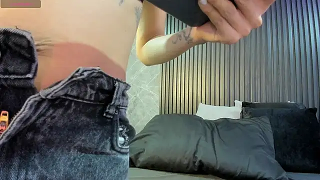 BambiiQueen online show from December 30, 2024, 1:03 pm