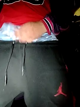 rodrig6987 1 online show from September 18, 2025, 3:19 am