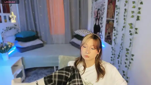 SaintGirl online show from January 14, 2025, 6:38 pm