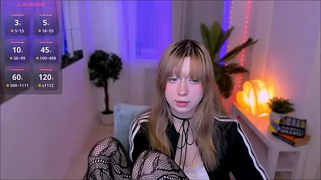 SaintGirl online show from March 21, 2025, 6:40 pm