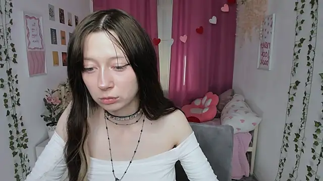 SaintGirl online show from June 30, 2026, 3:02 pm
