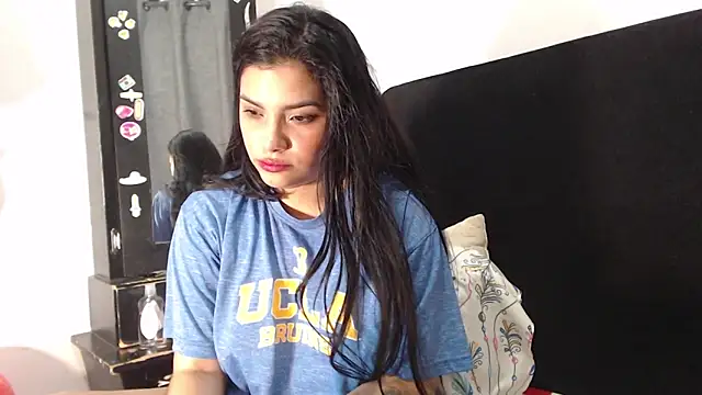 lolaa staars online show from December 21, 2024, 2:52 am