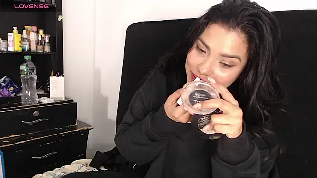 lolaa staars online show from January 10, 2025, 2:57 am