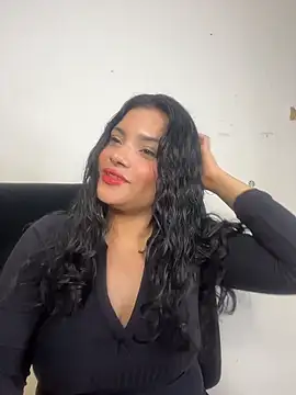 lolaa staars online show from October 12, 2025, 3:16 am