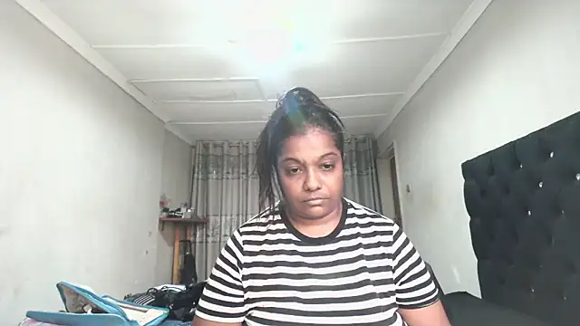 Indianmayaxoxo online show from May 26, 2026, 12:01 pm
