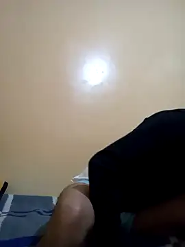 Bisex activ19 online show from January 8, 2025, 9:01 pm