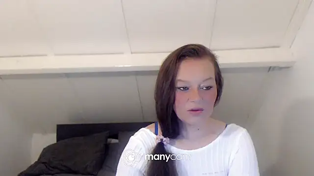 Snapshot of roxanna24 chatting on February 22, 2026, 7:01 pm roxanna24 online show from February 22, 2026, 7:01 pm