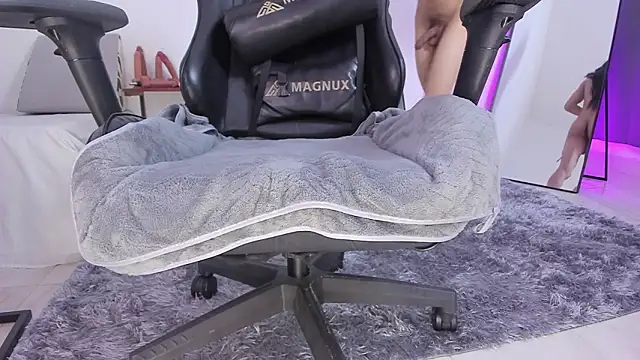 selena robertss  online show from February 28, 2026, 1:17 am