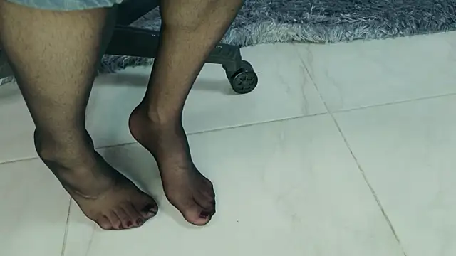 selena robertss  online show from April 15, 2026, 7:21 pm