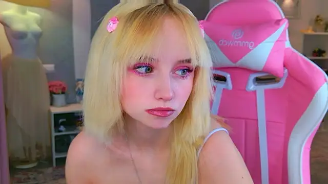 b4by LoL1 online show from February 10, 2026, 12:31 pm