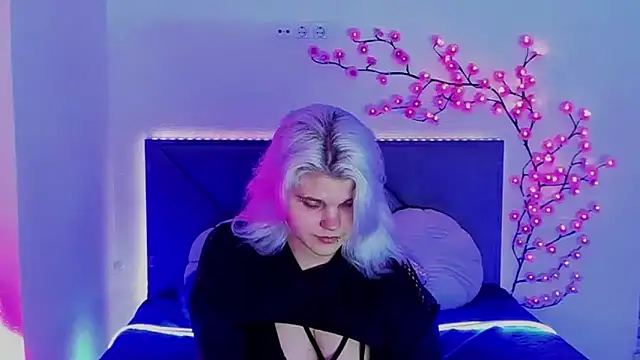 JoannLowe online show from April 1, 2026, 7:55 pm