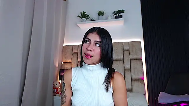 Snapshot of little_sophie18 chatting on February 6, 2025, 11:15 pm little sophie18 online show from February 6, 2025, 11:15 pm