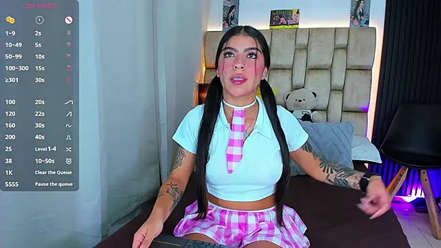 little sophie18 online show from November 3, 2025, 8:10 pm