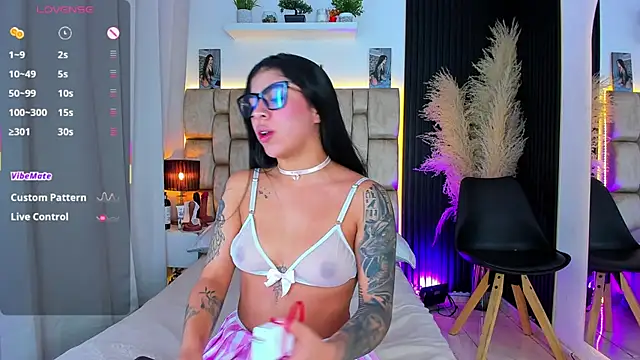 Snapshot of little_sophie18 chatting on July 5, 2026, 7:43 pm little sophie18 online show from July 5, 2026, 7:43 pm