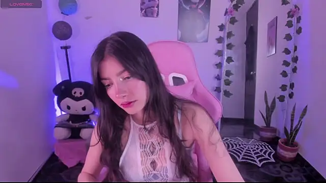 Snapshot of cami_mila9 chatting on October 6, 2025, 11:02 pm cami mila9 online show from October 6, 2025, 11:02 pm