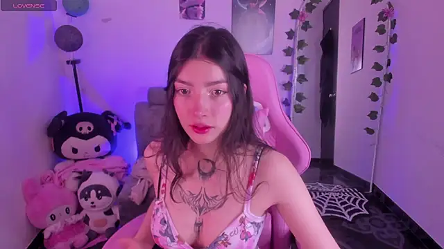 Snapshot of cami_mila9 chatting on November 6, 2025, 9:59 pm cami mila9 online show from November 6, 2025, 9:59 pm