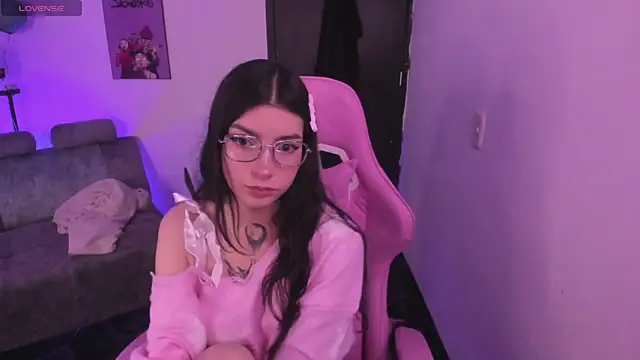 Snapshot of cami_mila9 chatting on December 1, 2025, 10:26 pm cami mila9 online show from December 1, 2025, 10:26 pm