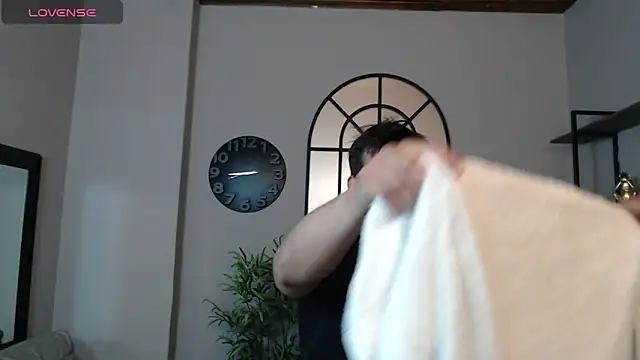 Snapshot of Ian_Daviz chatting on February 19, 2025, 7:48 pm Ian Daviz online show from February 19, 2025, 7:48 pm
