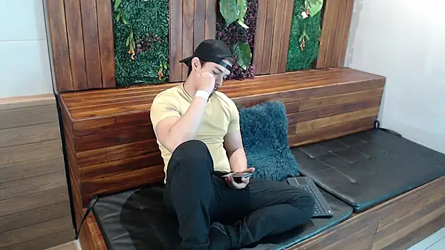 Snapshot of Ian_Daviz chatting on October 22, 2025, 12:05 pm Ian Daviz online show from October 22, 2025, 12:05 pm