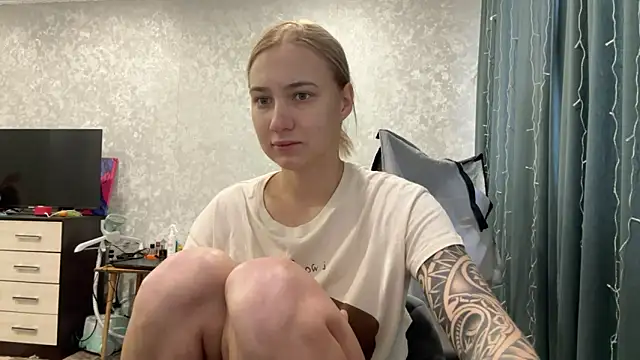 AnneBall online show from December 27, 2024, 8:24 am