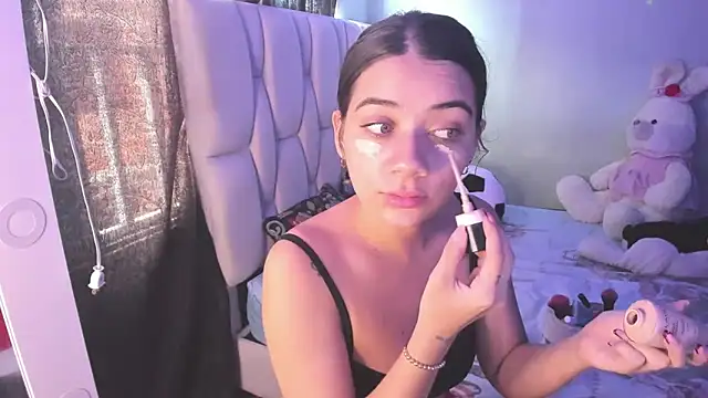 Snapshot of KittyKlum chatting on October 10, 2025, 4:39 pm KittyKlum online show from October 10, 2025, 4:39 pm