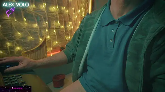 alex-volo online show from December 20, 2024, 4:42 am