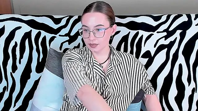 VeronikaKissuchi online show from January 8, 2025, 4:44 pm