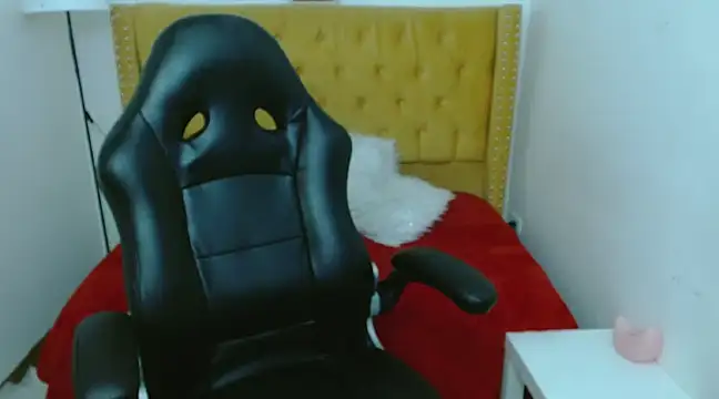 Snapshot of AlexandraJones_ chatting on February 22, 2025, 10:18 am AlexandraJones online show from February 22, 2025, 10:18 am
