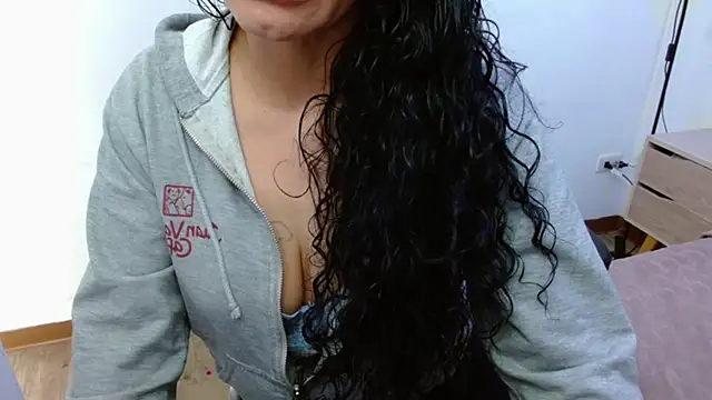Snapshot of AlexandraJones_ chatting on October 4, 2025, 1:20 pm AlexandraJones online show from October 4, 2025, 1:20 pm