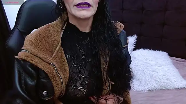 Snapshot of AlexandraJones_ chatting on October 9, 2025, 11:36 pm AlexandraJones online show from October 9, 2025, 11:36 pm