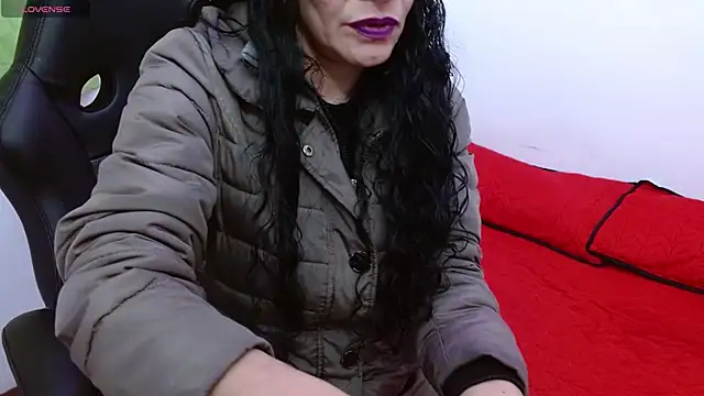 Snapshot of AlexandraJones_ chatting on October 20, 2025, 3:07 am AlexandraJones online show from October 20, 2025, 3:07 am