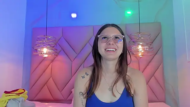 Snapshot of AngelaaCute_ chatting on June 17, 2026, 12:07 pm AngelaaCute online show from June 17, 2026, 12:07 pm
