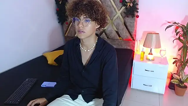 Snapshot of nickolas_moon chatting on December 18, 2024, 12:51 pm nickolas moon online show from December 18, 2024, 12:51 pm