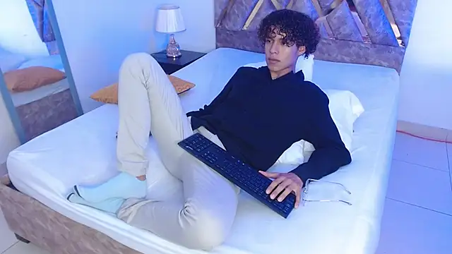 Snapshot of nickolas_moon chatting on January 9, 2025, 11:36 am nickolas moon online show from January 9, 2025, 11:36 am