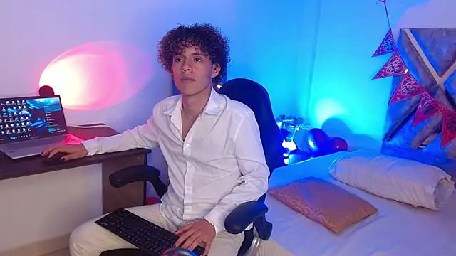 Snapshot of nickolas_moon chatting on February 18, 2025, 5:53 pm nickolas moon online show from February 18, 2025, 5:53 pm