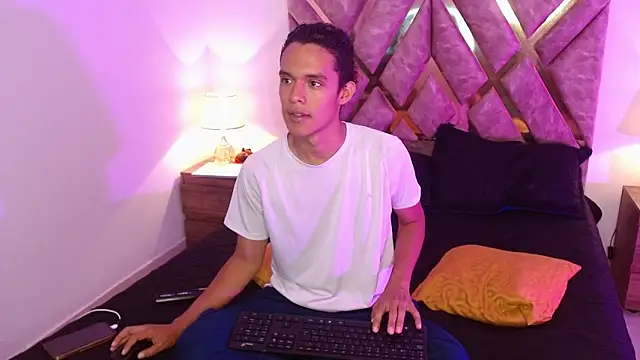 Snapshot of nickolas_moon chatting on September 11, 2025, 3:01 pm nickolas moon online show from September 11, 2025, 3:01 pm