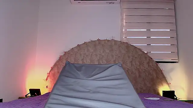 anisha x online show from November 29, 2025, 7:39 pm